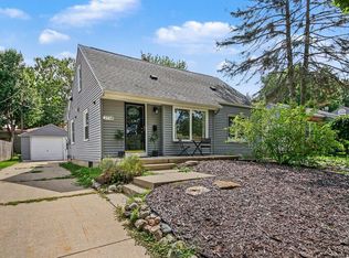 2738 Richards Dr SE, East Grand Rapids, MI 49506
