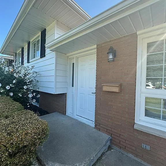 1860 Service Rd — Photo 2