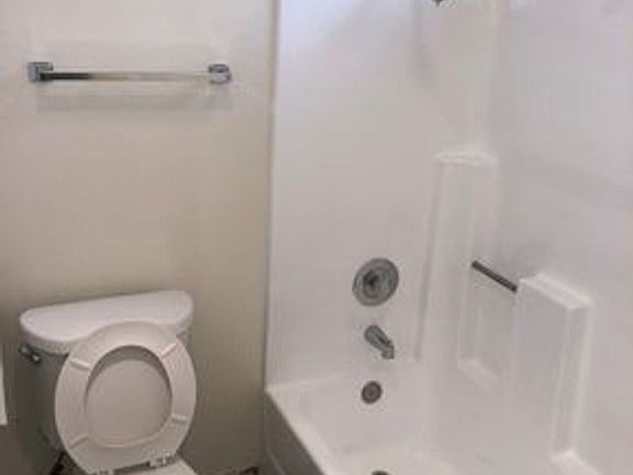 4th image of 390 S Mollison Ave APT 3