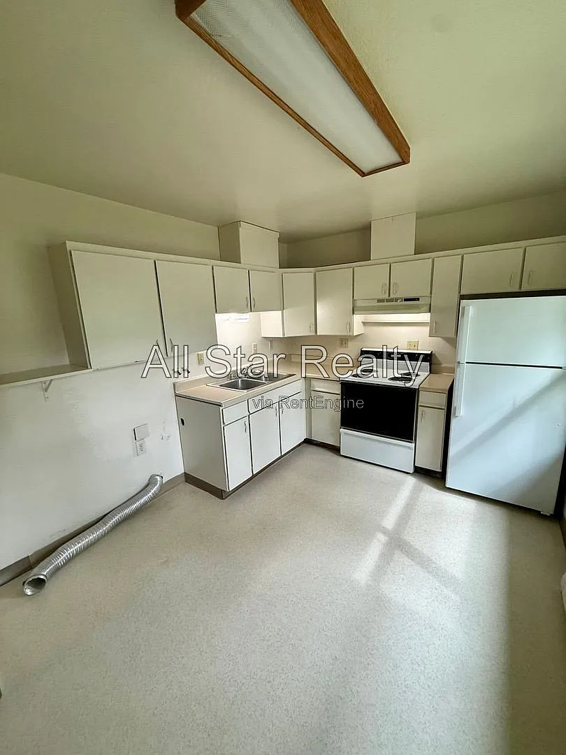 2 bed, 1.0 bath, 734 sqft, $1,800 — Photo 4