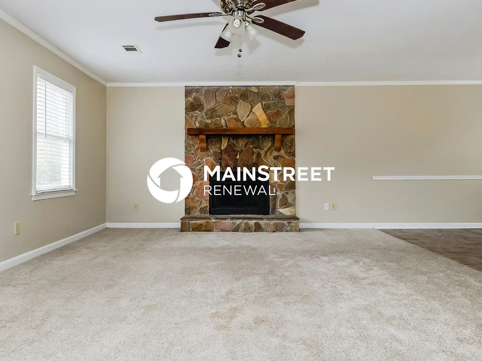 355 Victoria Dr — Photo 2