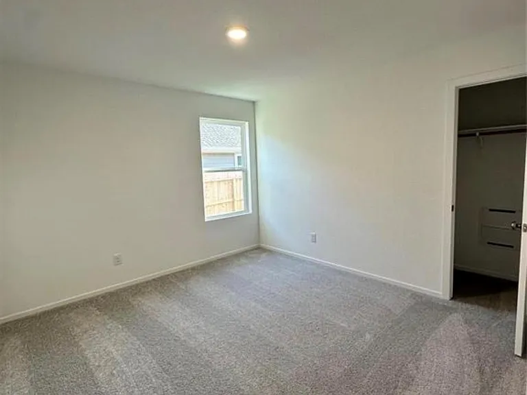 448 Shoreview Dr — Photo 4