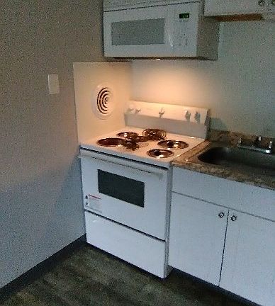 4th image of 1105 2nd Ave APT 6