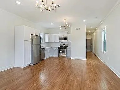 2 bed, 1.0 bath, 813 sqft, $1,350 — Photo 2