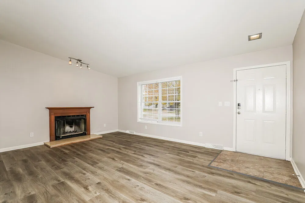 3 bed, 2.0 bath, 1248 sqft, $1,615 — Photo 4