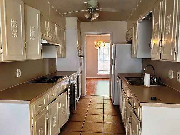 3rd image of 3007 Lindenwood Dr