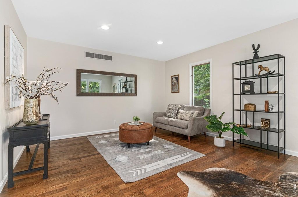 1204 Parkwood Dr