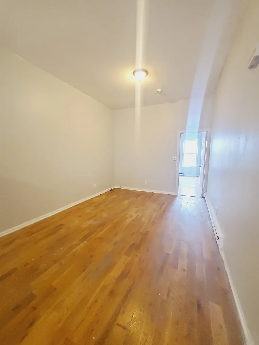 Building Photo - 366 Forrest St #4
