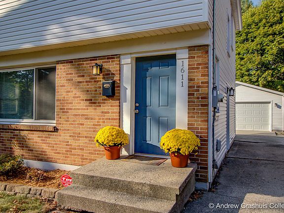 3rd image of 1611 Evergreen St SE