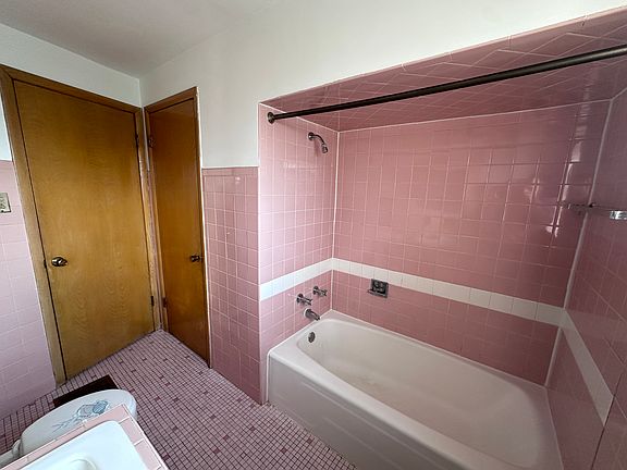 4th image of 10506 S Avenue B #3