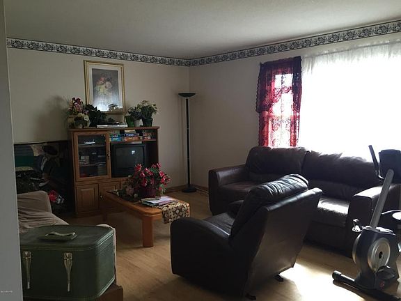 3rd image of 8887 Meadow Ln