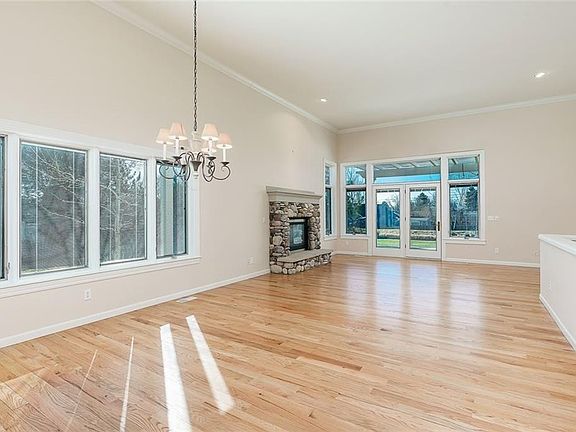 5th image of 2232 Remington Sq