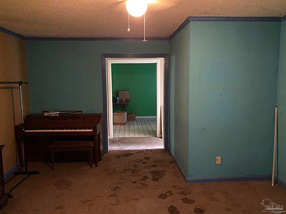 5th image of 6208 Sarah Dr