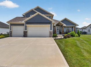 4721 NE Jamestown Dr, Lees Summit, MO 64064