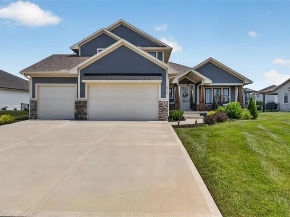 4721 NE Jamestown Dr, Lees Summit, MO 64064
