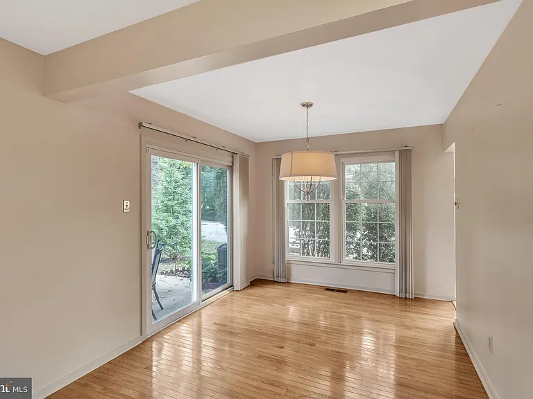 48 Stonehurst Ct — Photo 8