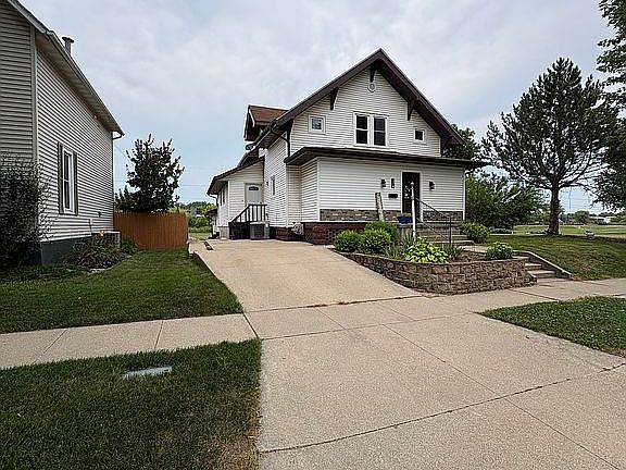 2nd image of 324 1st Ave W