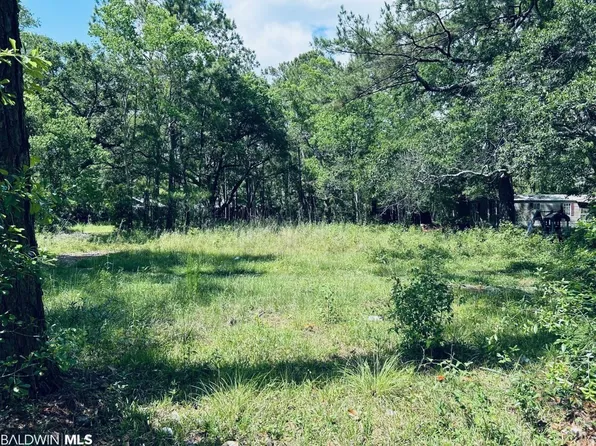 8520 E Davenport St, Bayou La Batre, AL 36509