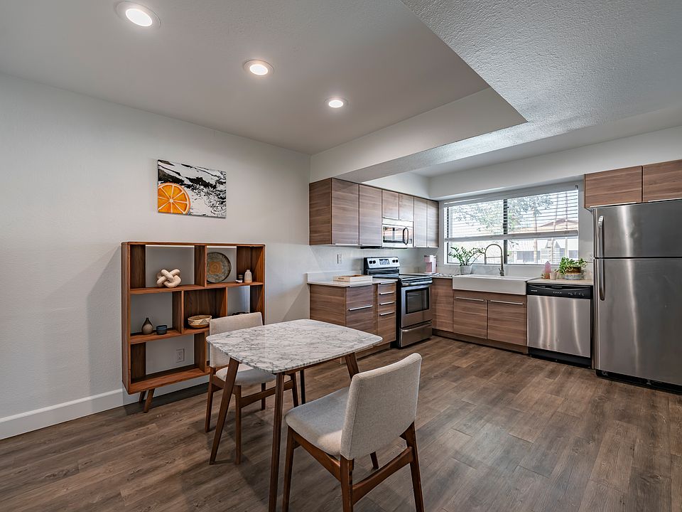 Our 2nd floor homes feature wood look cabinetry, stainless steel appliances, and plenty of space for dining!