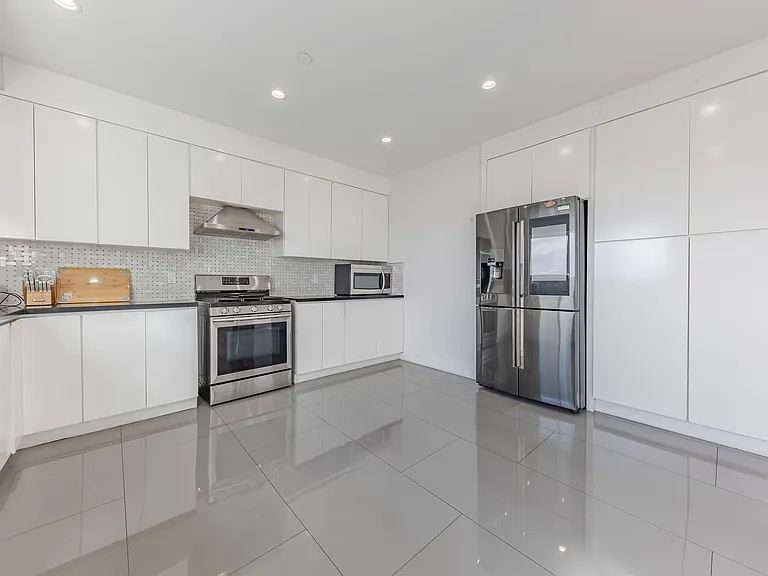 4240 Barrett Rd — Photo 29