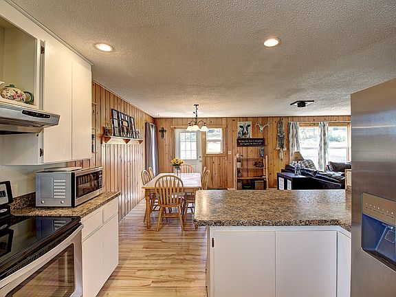 4th image of 33219 Courville Trl