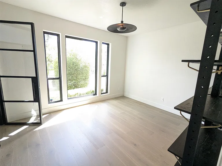 9257 Scenic Bluff Dr — Photo 16