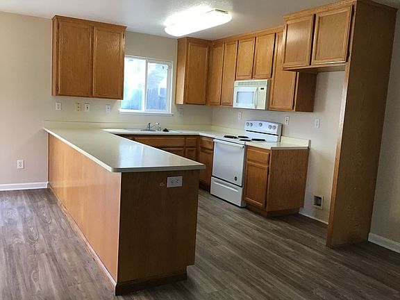 2nd image of 4012 Wimbledon Dr
