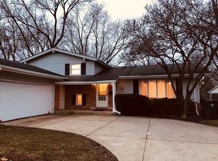 1518 S Kennicott Ave, Arlington Heights, IL