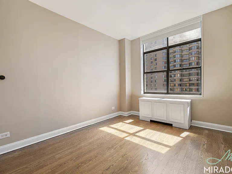 330 E 39th St #37C — Photo 8