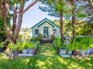5818 NW Rhododendron St, Newport, OR 97365