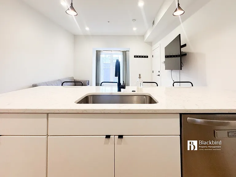 1011 18th St NE #6 — Photo 11