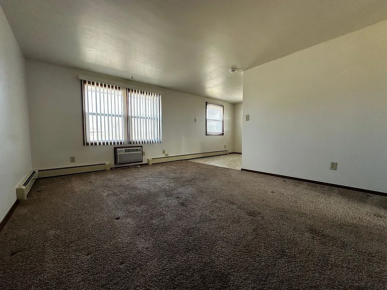 1241 Apache Ave — Photo 9