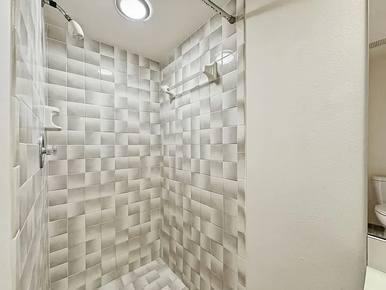 4515 Southampton Ct — Photo 10