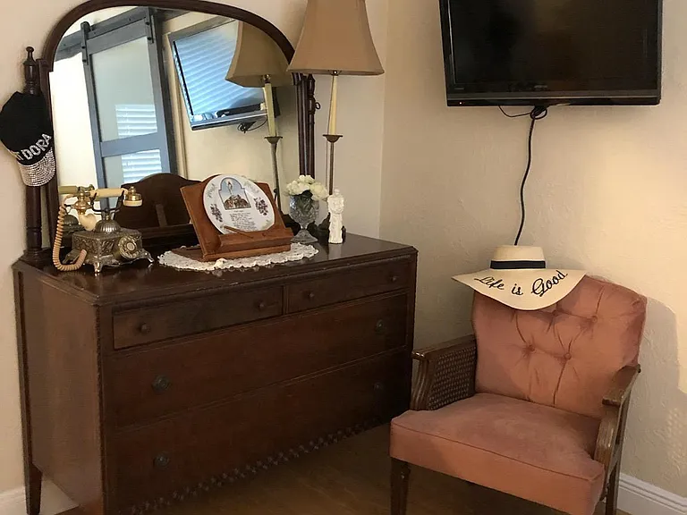 Guest bedroom