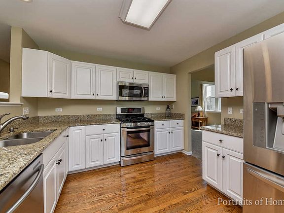 3rd image of 2015 Pine Creek Dr