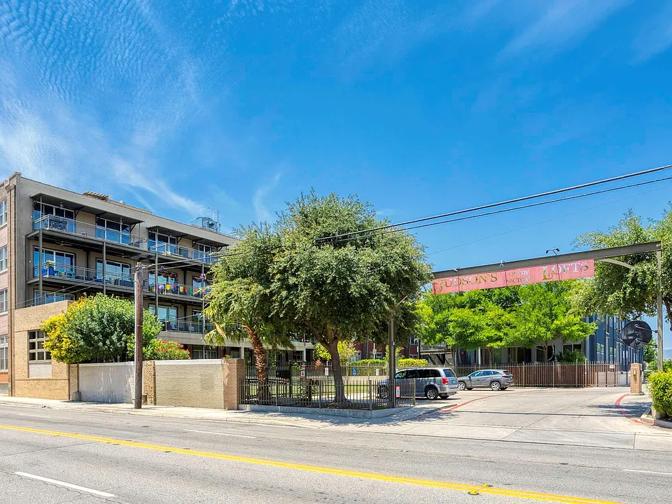 831 S Flores St #2201