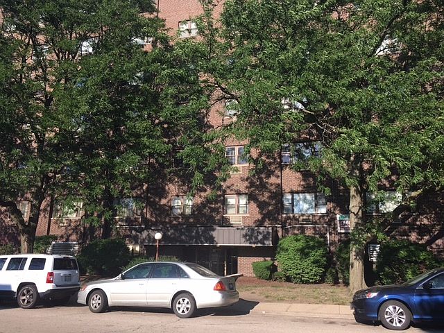 1st image of 4600 N Cumberland Ave Unit 105