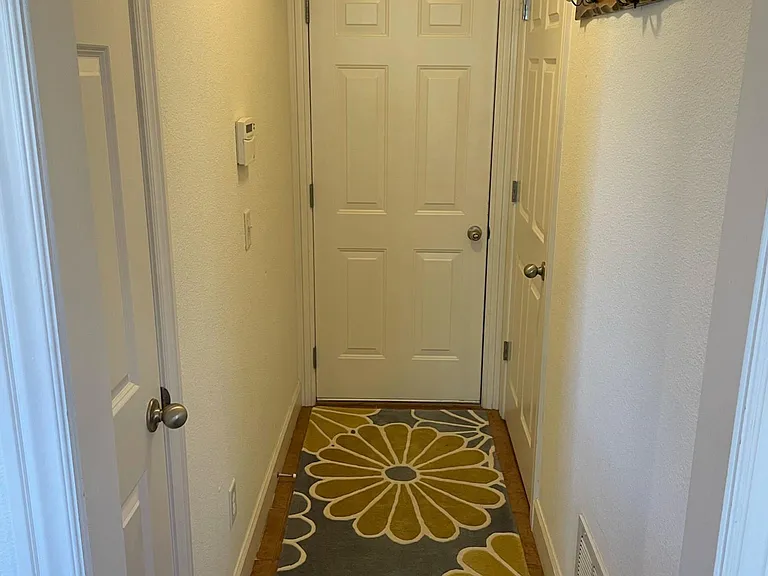 1521 NE Dysart Woods Ln — Photo 19