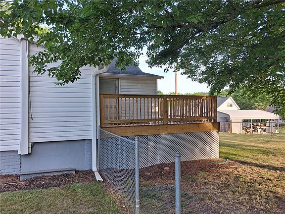 3rd image of 6 Allen St