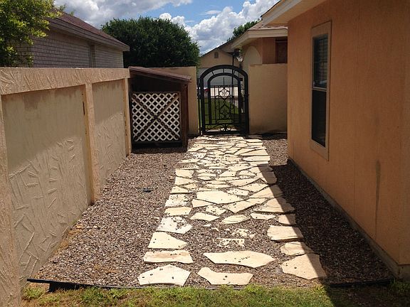 3rd image of 1501 Rosewood Dr