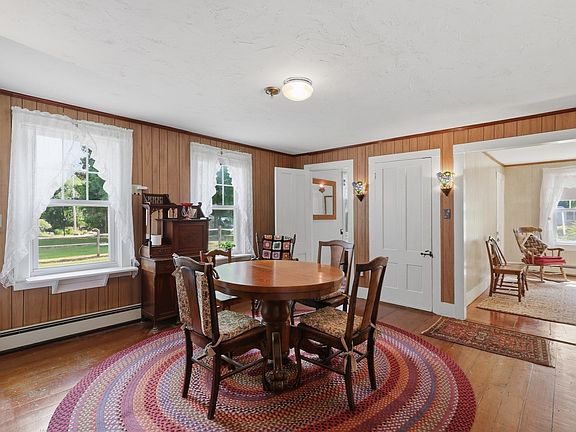 4th image of 40 Boylston Cir