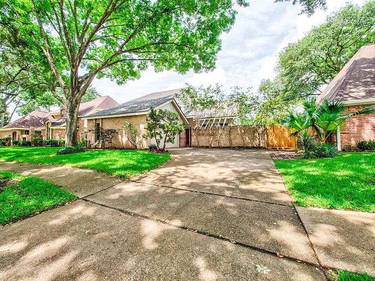 8022 La Brea Dr — Photo 4