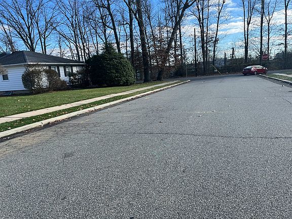 4th image of 519 2nd Ave
