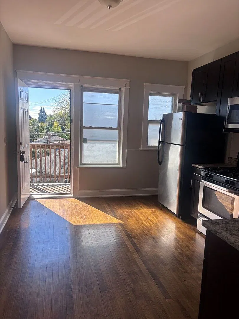 5107 W Montrose Ave — Photo 4