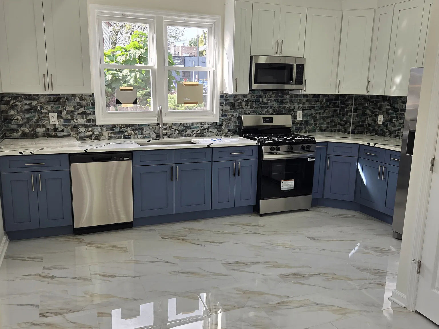 5 bed, 2.5 bath, 2192 sqft, $3,950 — Photo 1
