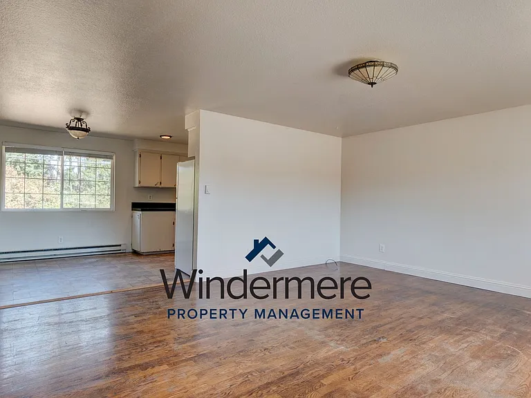 130 NW Clipper Dr — Photo 5