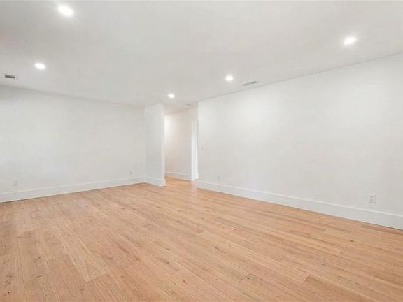 5th image of 745 NW Honeysuckle Rd