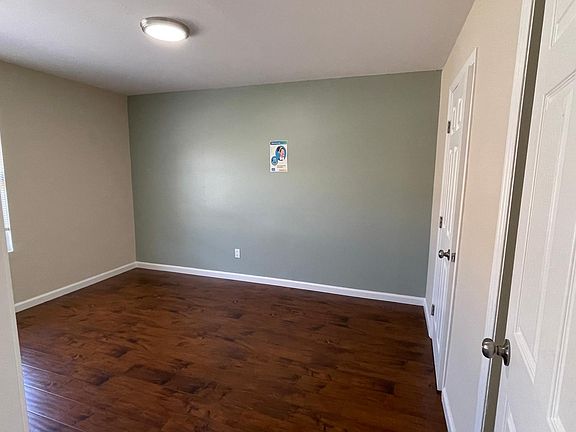2nd image of 120 Redwood Ave #5