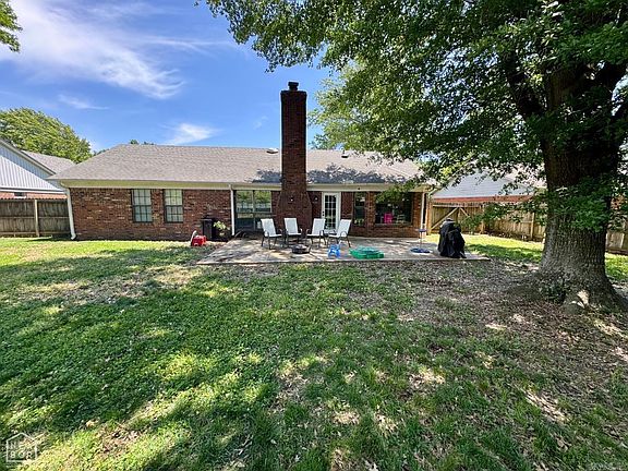 2nd image of 1206 Hickory Cir