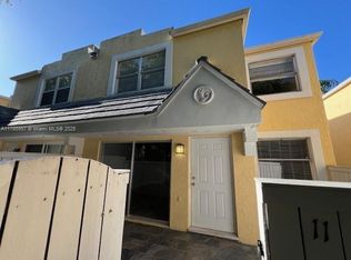 6855 SW 45th Ln APT 11, Miami, FL 33155